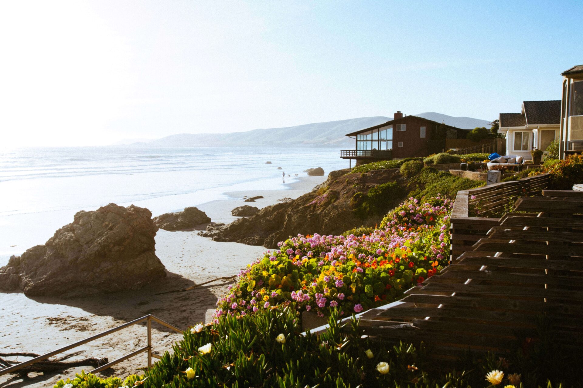 Picture of a Beach House, examples of a thing you might be able to buy with Coast FIRE.